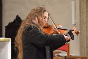 Hana Dvořáčková – housle